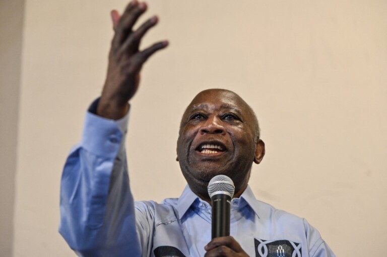 L'ancien prÃ©sident ivoirien Laurent Gbagbo s'adresse aux partisans des bureaux du Front populaire ivoirien (FPI) Ã  Abidjan le 17 juin 2021. (Photo par Sia KAMBOU / AFP)