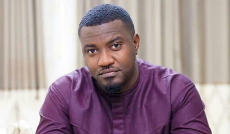 « Je marcherai pieds nus d’Accra à  Lagos sià€¦ »: John Dumelo enflamme la toile avec une étrange promesse