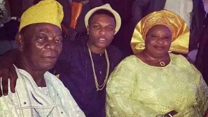 Wizkid et ses parents.