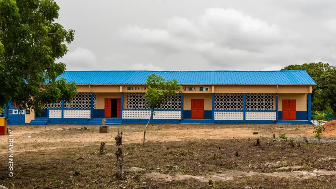 La Fondation Moov Africa BÃ©nin fait don de module de classes et kits scolaires Ã  l'EPP Otcha de Dassa