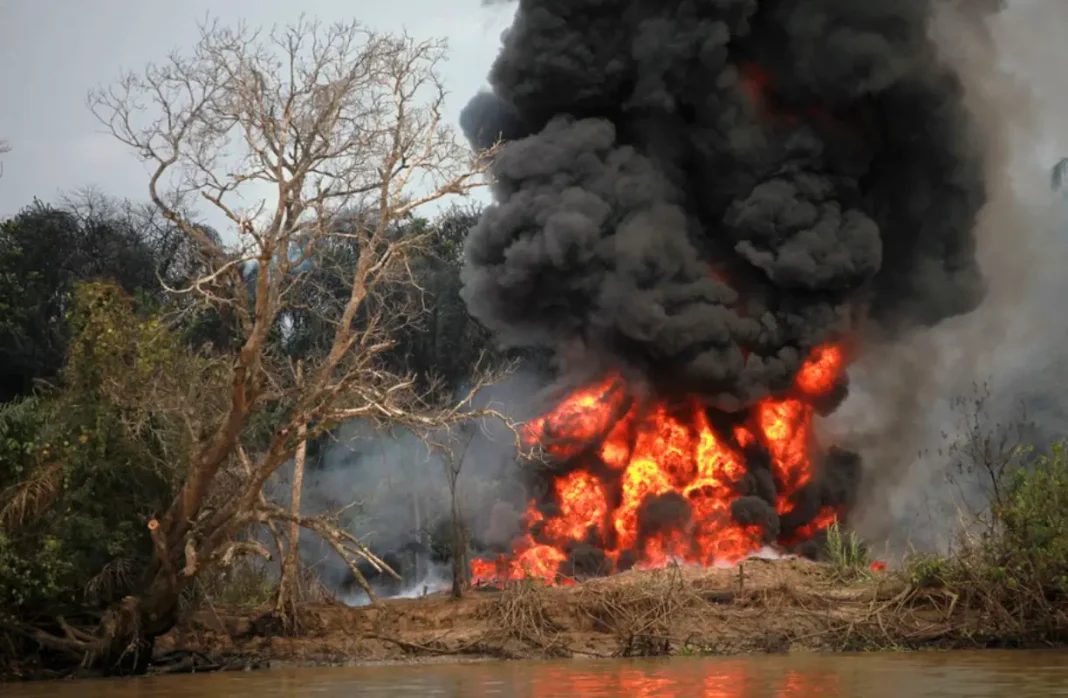 Explosion dans une raffinerie illÃ©gale de pÃ©trole dans le sud-est du Nigeria