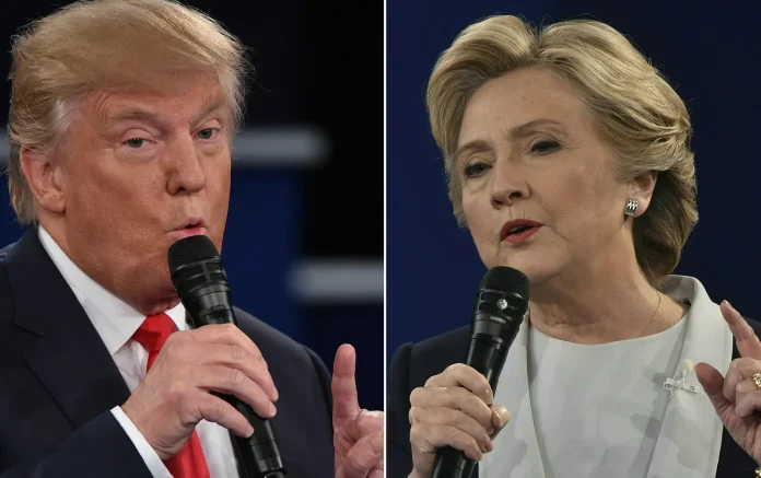 Donald Trump et Hillary Clinton lors du deuxiÃ¨me dÃ©bat prÃ©sidentiel Ã  l'universitÃ© de Washington Ã  St. Louis, Missouri, en octobre 2016.Photographe : Paul J. Richards/AFP/Getty Images