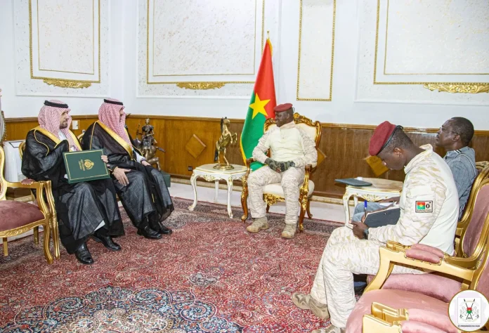 Ibrahim TraorÃ© et lâ€™Ambassadeur du Royaume dâ€™Arabie Saoudite au Burkina Faso, Fahad ALDOSARI