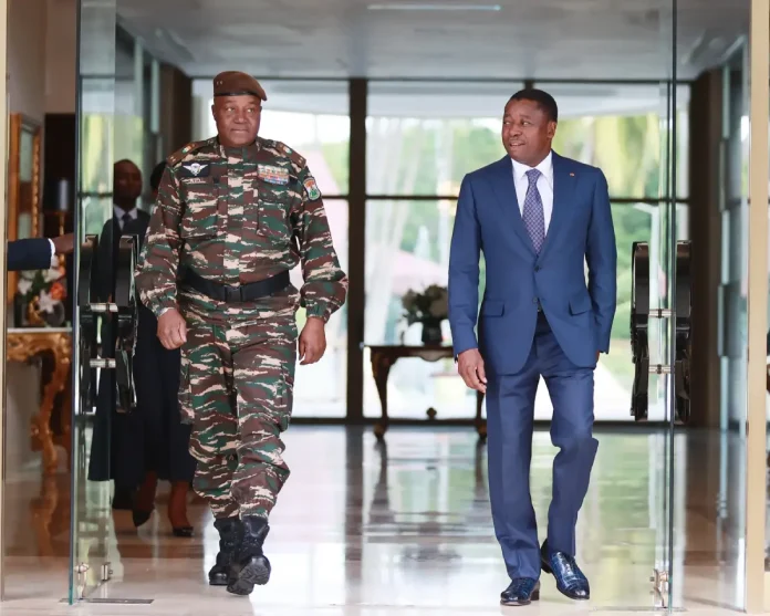 Le prÃ©sident togolais Faure GnassingbÃ© et le chef du Niger, le GÃ©nÃ©ral Tiani