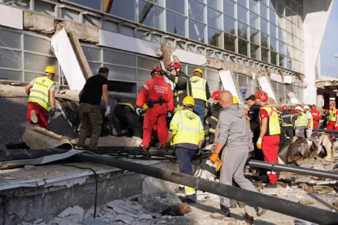 L'effondrement du toit d'une gare en serbie fait plusieurs morts @AFP