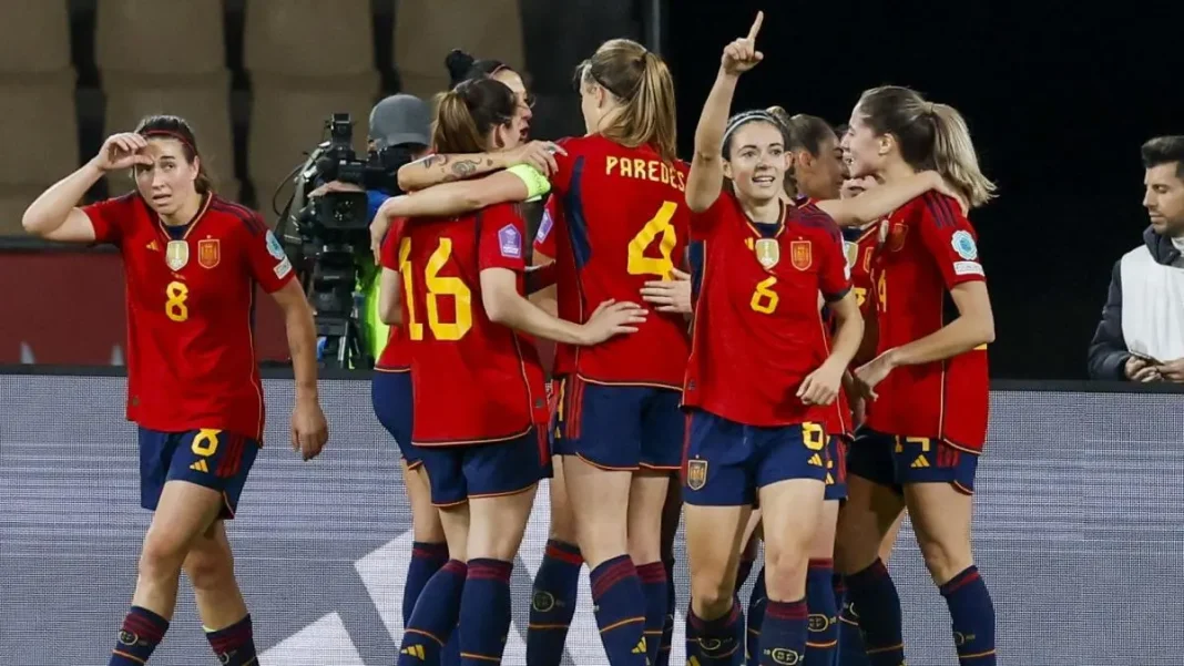 L'Ã©quipe fÃ©minine d'Espagne cÃ©lÃ¨bre sa victoire face Ã  la France