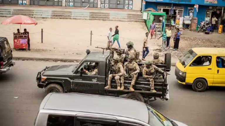 Les Forces armÃ©es de la RÃ©publique dÃ©mocratique du Congo (FARDC) patrouille Ã  Goma, capitale de l'est du pays, le 23 janvier 2025. (JOSPIN MWISHA _ AFP)